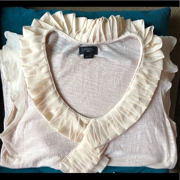 Deletta Tops - Anthropologie Deletta 100% cotton ruffled neck top
